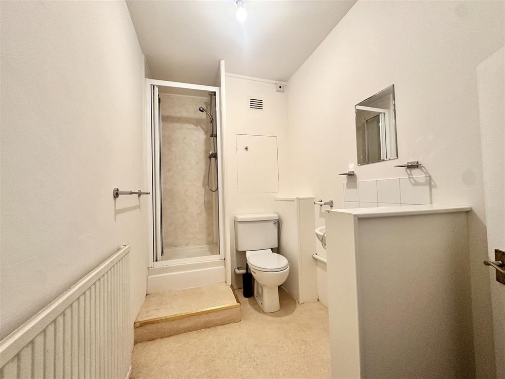 Additional image 5 of 2 bed flat to rentEast Back, Pembroke SA71