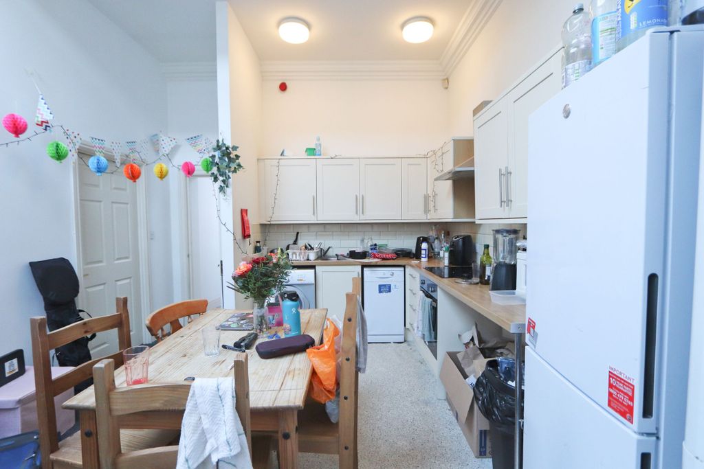 5 bed flat to rentBerkeley Square, Bristol BS8 photo 3