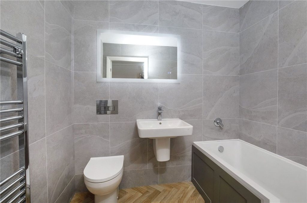 Additional image 11 of 2 bed flat to rentWayside Crescent, Harrogate, North Yorkshire HG2