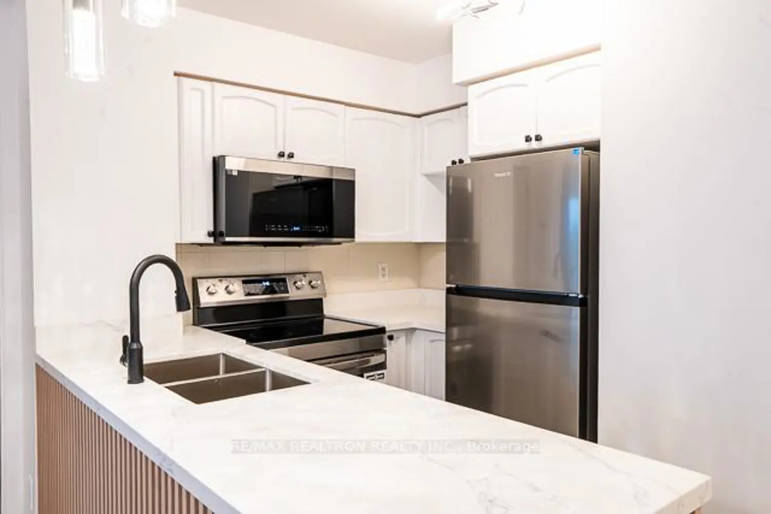 18 Yonge Street 808