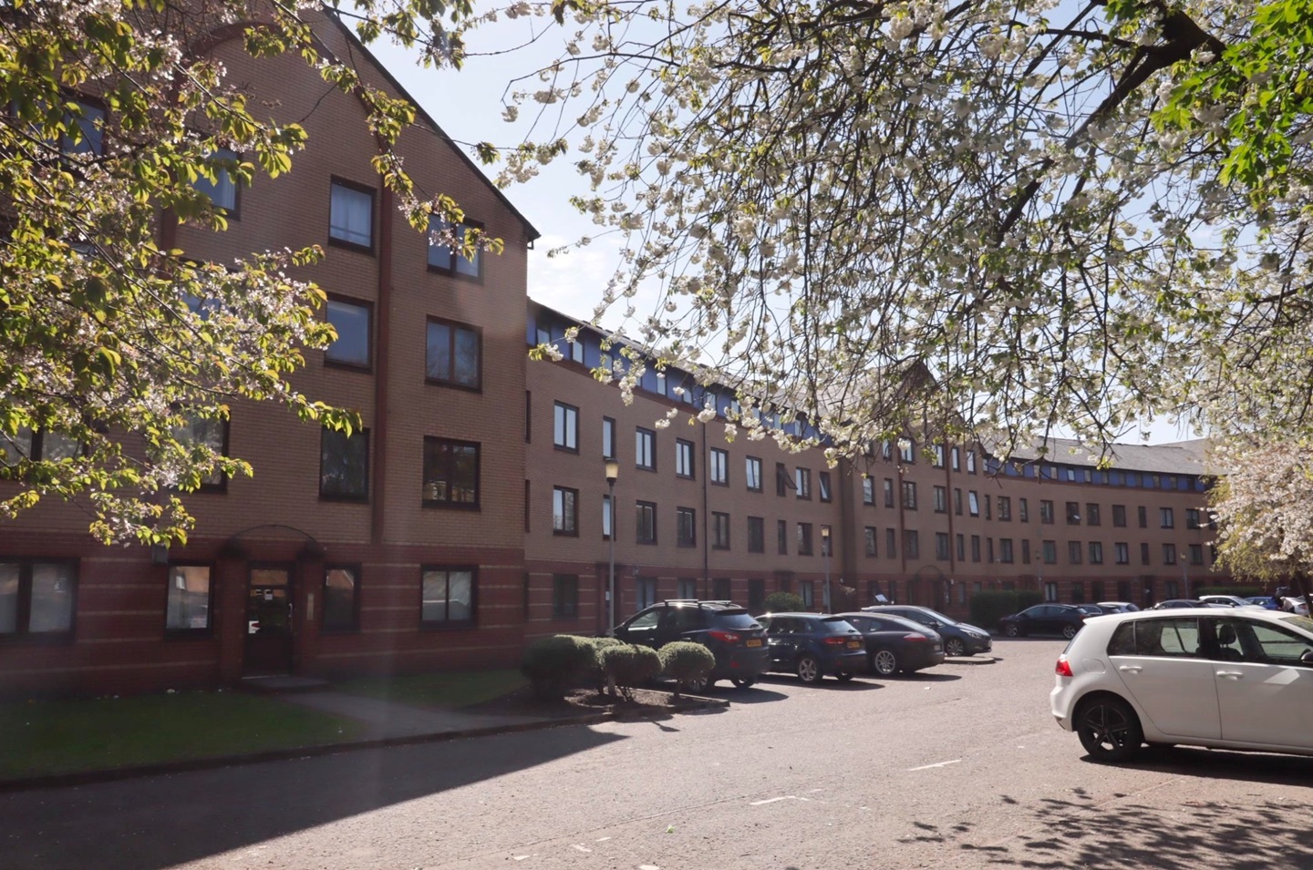 2 Bed Flat, Plantation Park Gardens, G51, N1 7GU