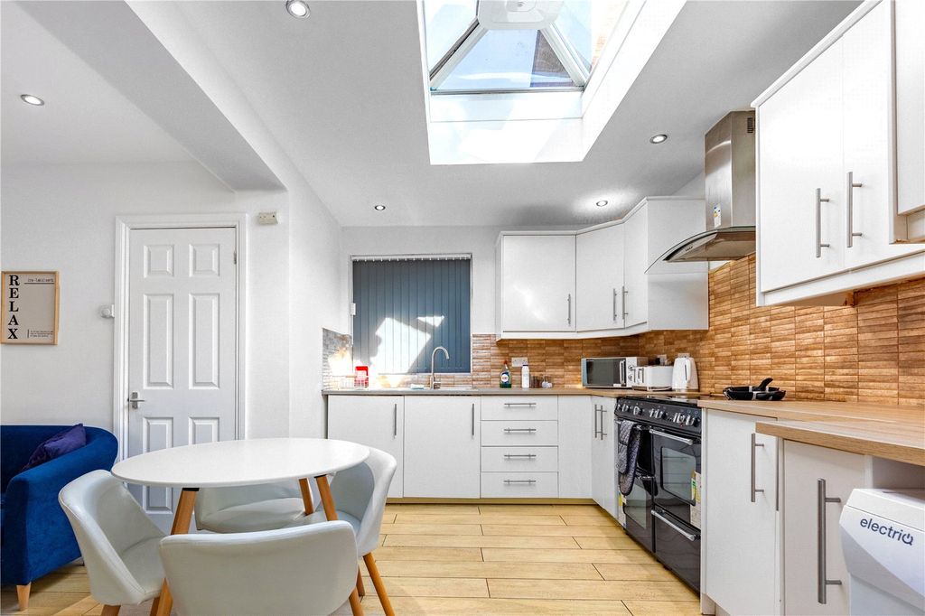 Additional image 9 of 6 bed semi-detached house to rentHelmdon Crescent, Northampton NN2