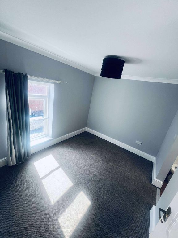 Additional image 2 of 1 bed flat to rentFlat 3, 6 Eleanor Street, Grimsby DN32