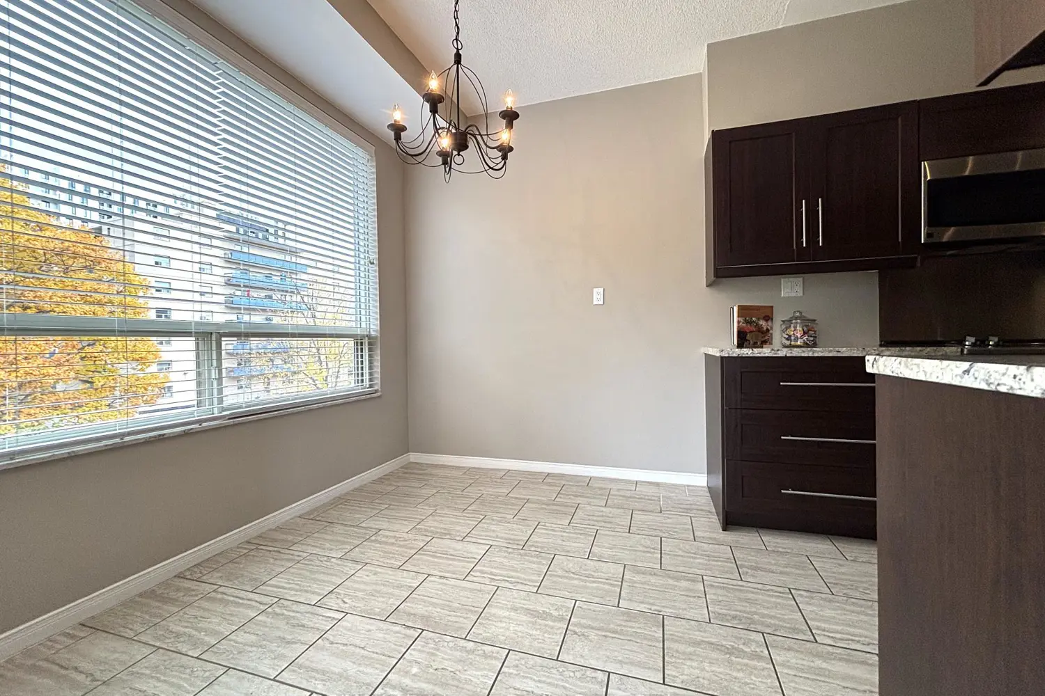 Additional image 4 of 2511 Lakeshore Road 406