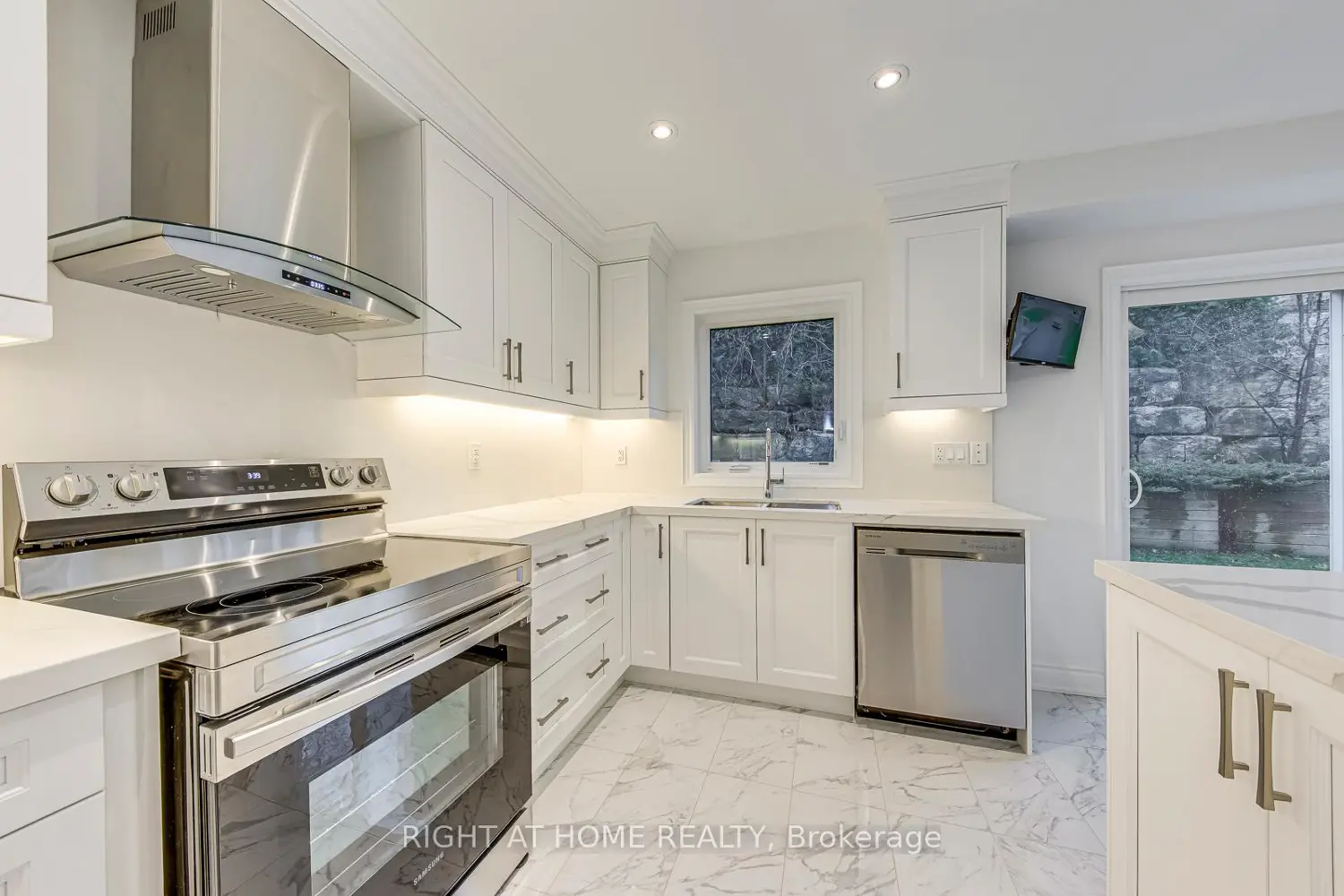Additional image 5 of 2577 Islington Avenue