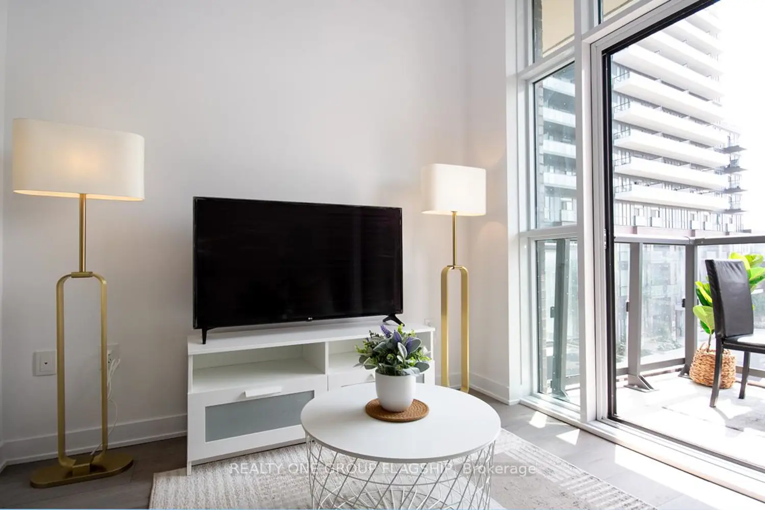 Additional image 7 of 38 Honeycrisp Crescent 308E