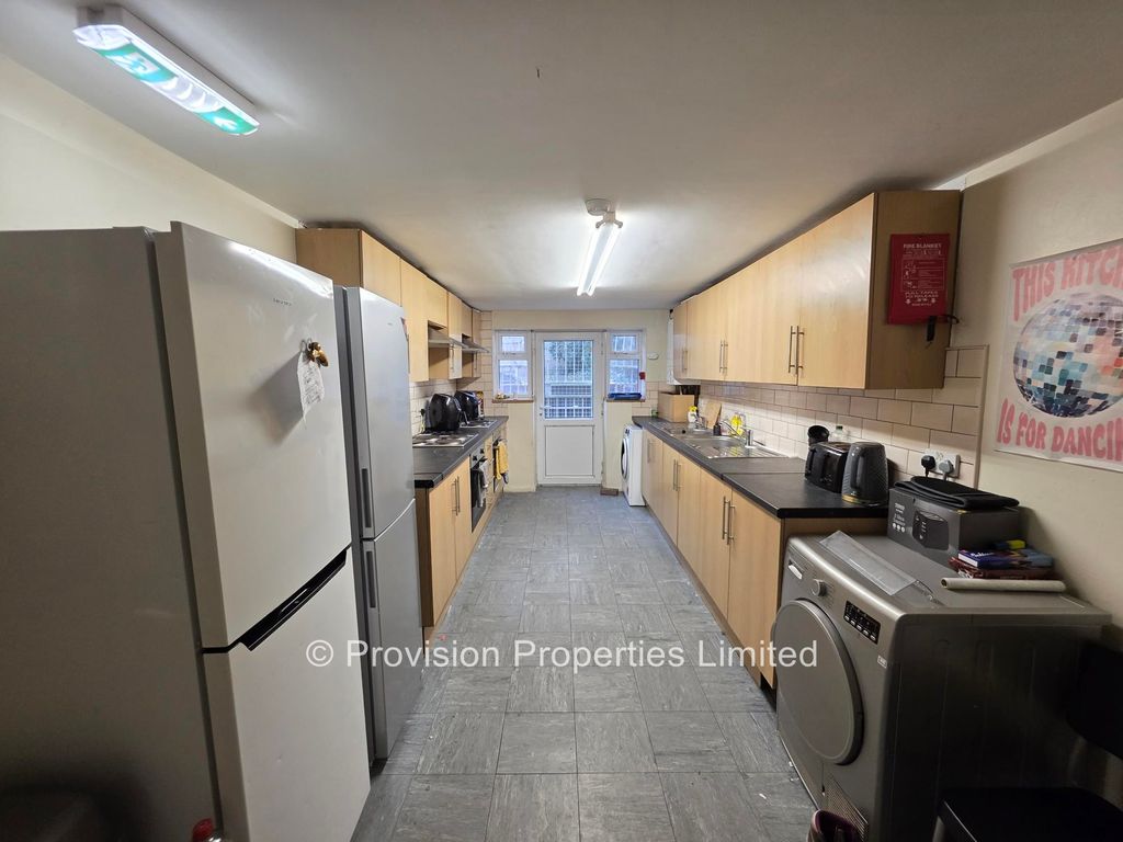 Additional image 4 of 8 bed terraced house to rentAsh Grove, Hyde Park, Leeds LS6