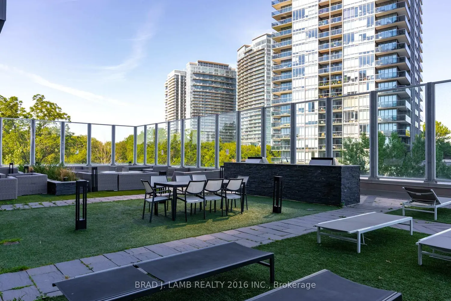 Additional image 13 of 36 Park Lawn Road Lph #4403