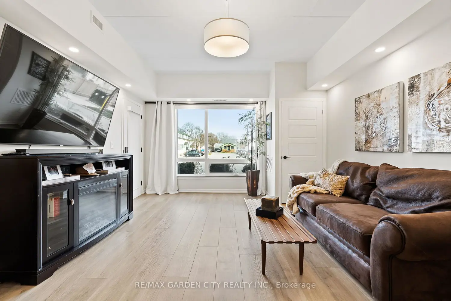 Additional image 5 of 3998 Victoria Avenue 105