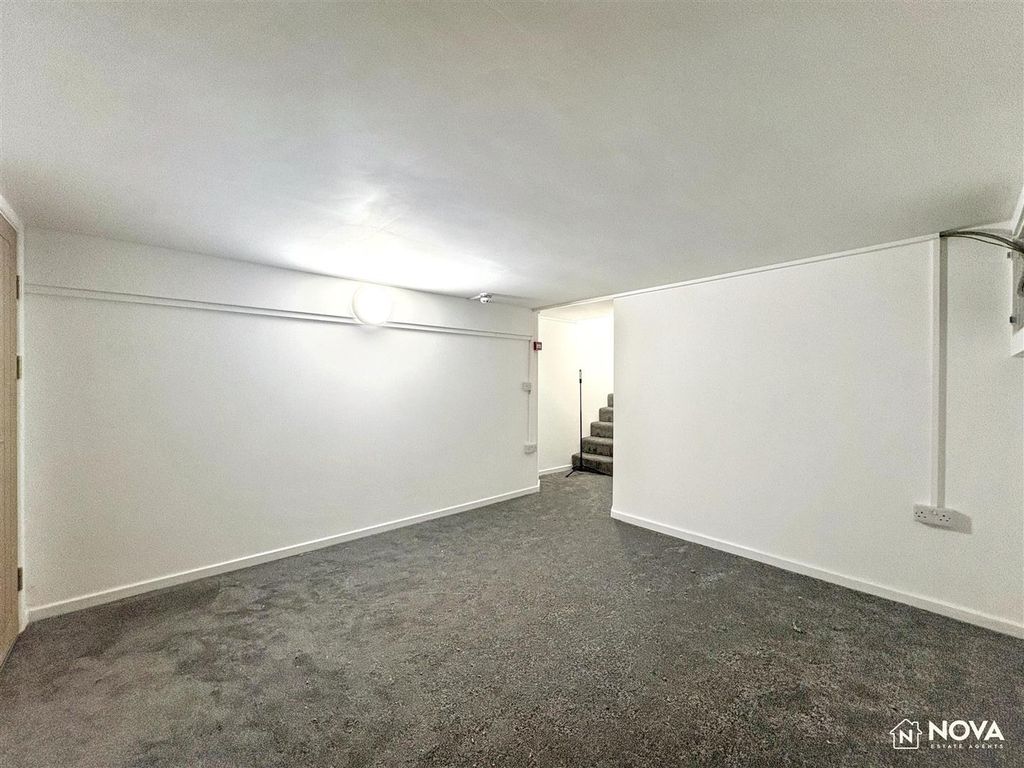 Additional image 28 of 6 bed shared accommodation to rentKingsthorpe Grove, Northampton NN2