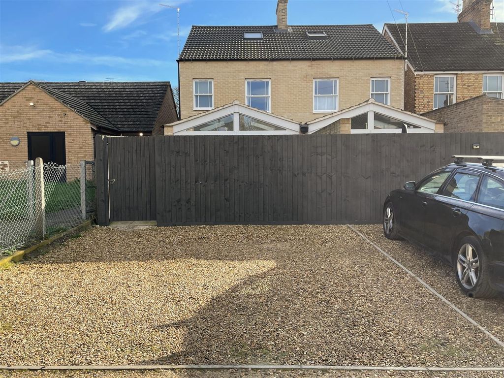 Additional image 20 of 4 bed semi-detached house to rentConduit Road, Stamford PE9