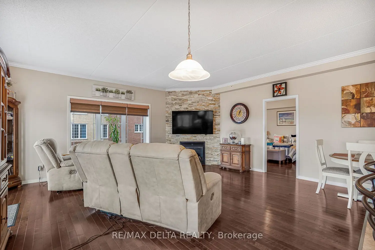 Additional image 4 of 2376 Albert Street 203