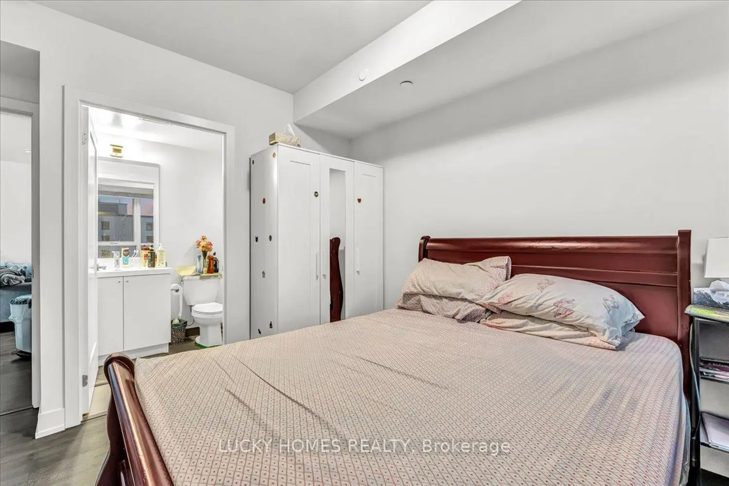 Additional image 6 of 2550 Simcoe Street 317
