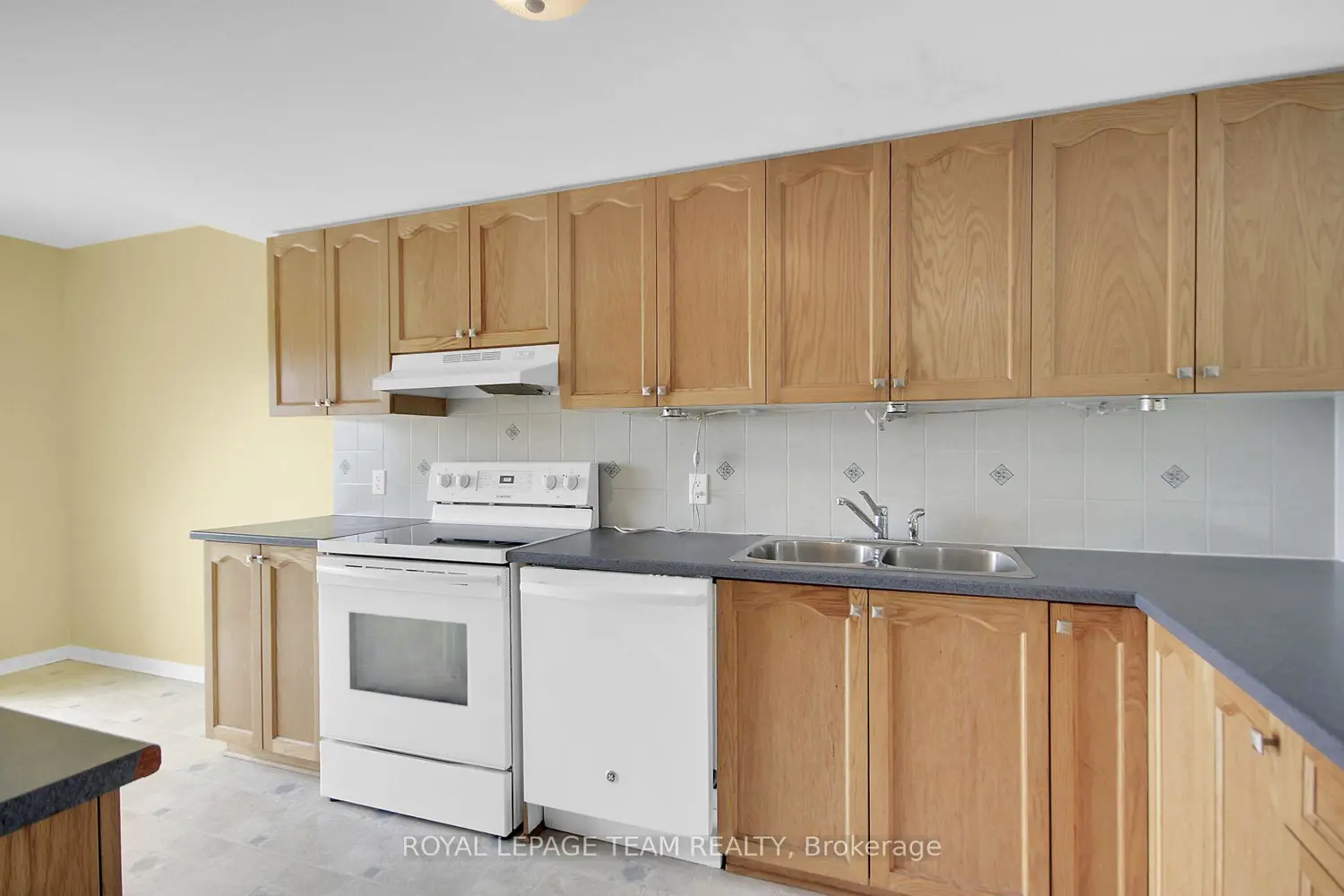 Additional image 12 of 414 Hillsboro Private 16