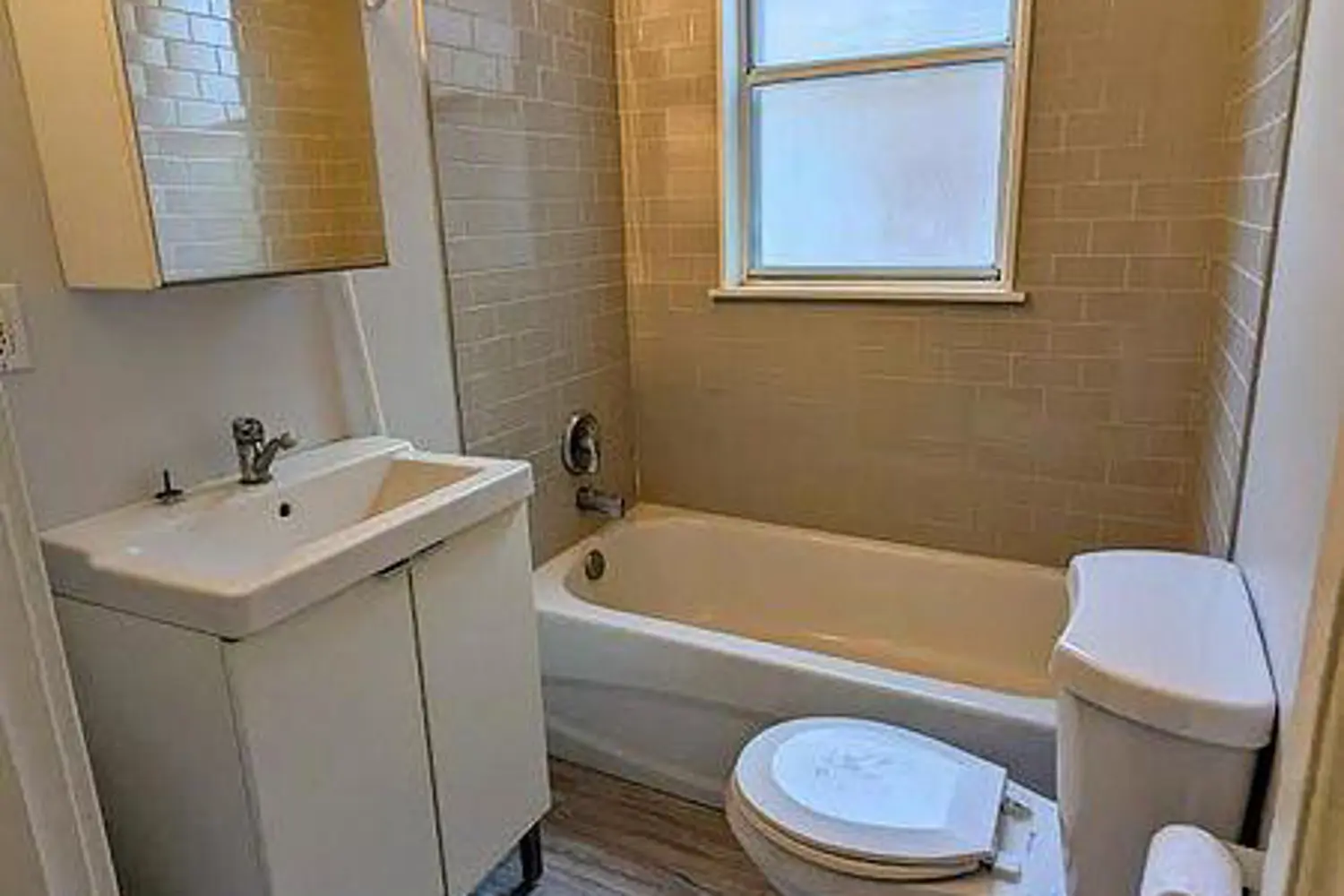 Additional image 7 of 239 Woodbine Avenue