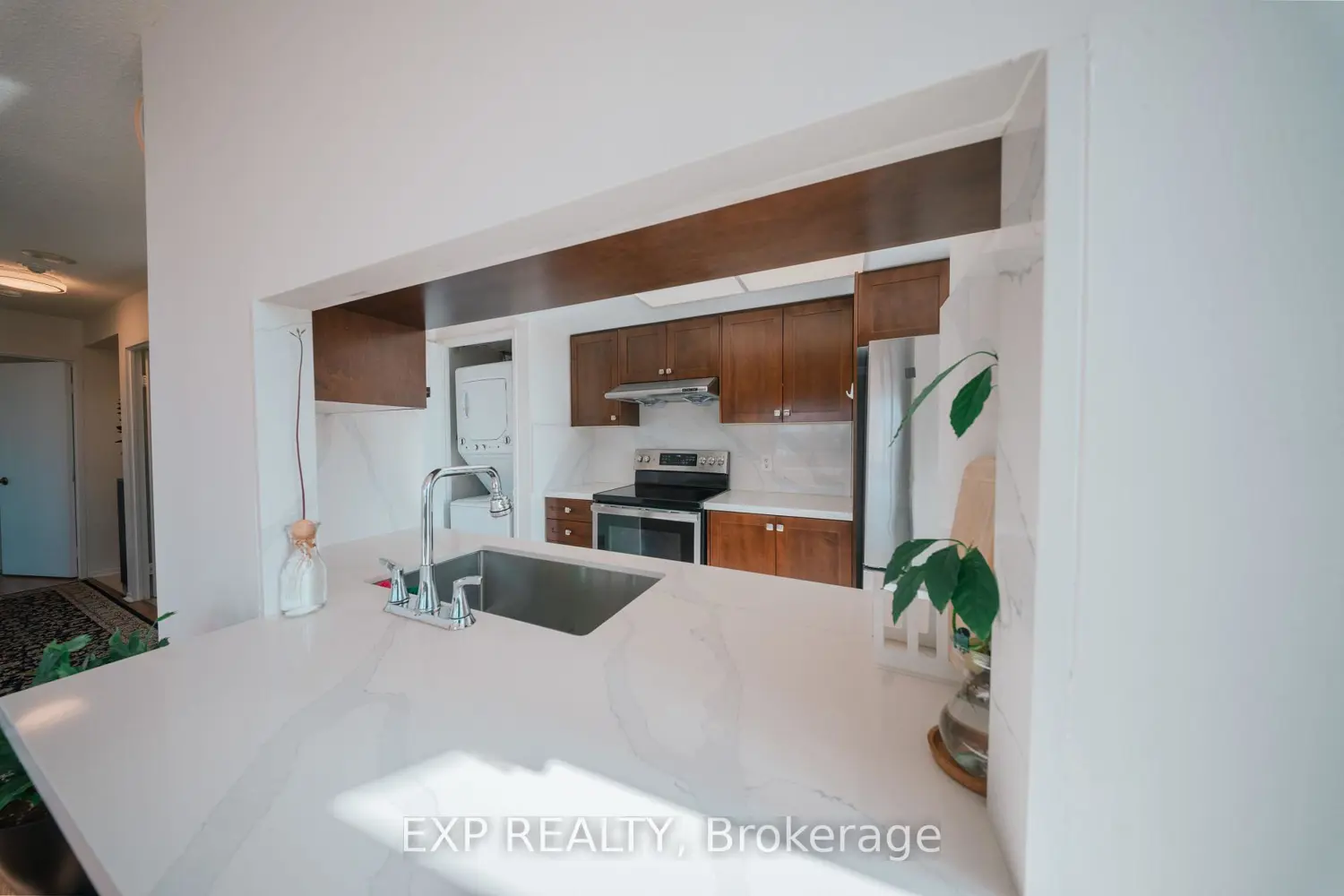 Additional image 4 of 2550 Lawrence Avenue 310