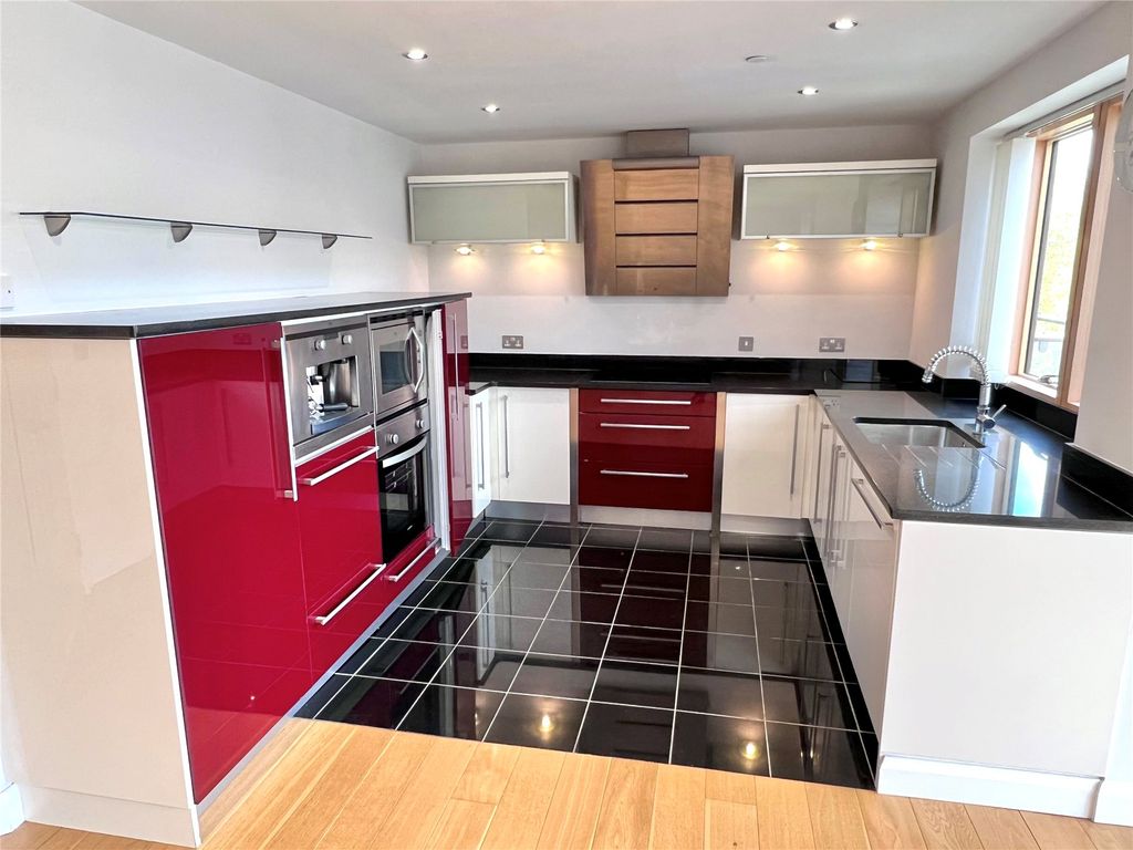 Additional image 3 of 2 bed flat to rentThorngate House, St Swithins Square, Lincoln LN2