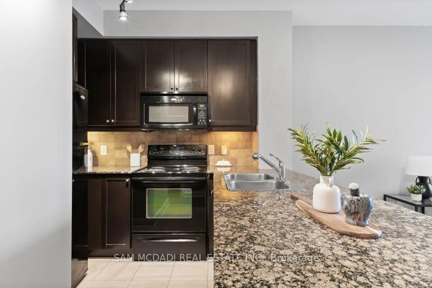 Additional image 13 of 80 Absolute Avenue 1805