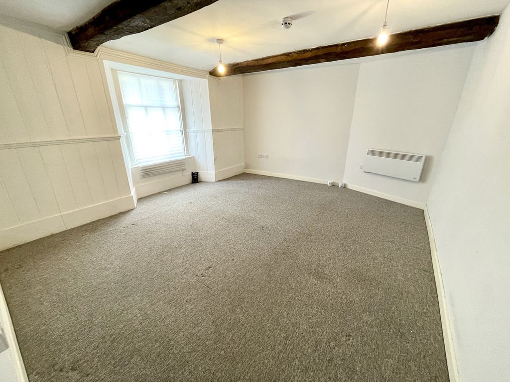 Room to rentHocker Hill Street, Chepstow, 5 NP16