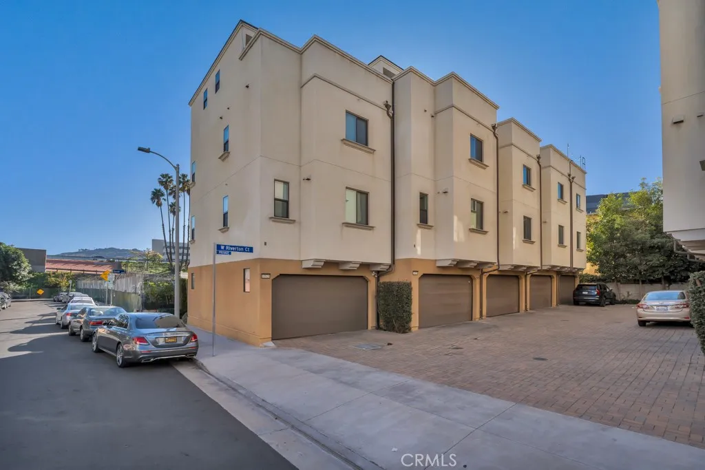 Additional image 7 of 10832 W Riverton Court, North Hollywood, CA 91602