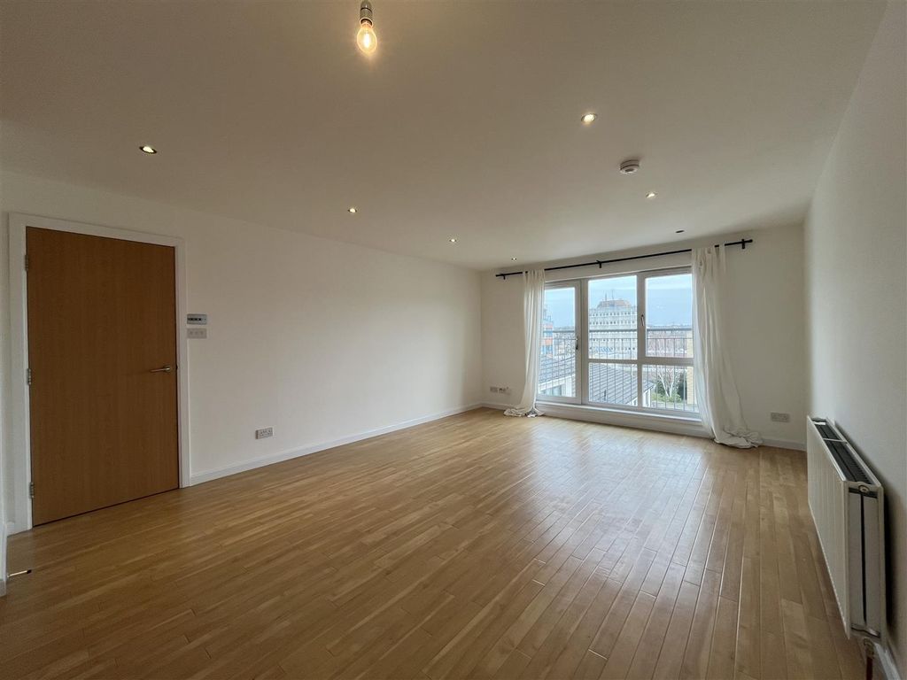 Additional image 2 of 3 bed flat to rentMonart Road, Perth PH1