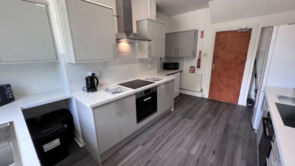 8 bed shared accommodation to rentBryn Road, Brynmill SA2 photo 2