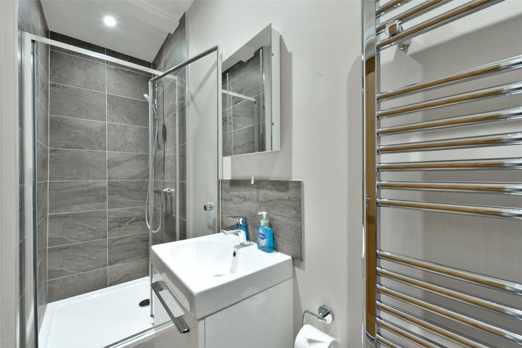 Additional image 7 of 2 bed flat to rentTuns Lane, Henley-On-Thames, Oxfordshire RG9