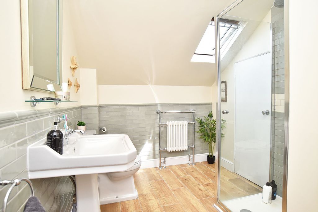 Additional image 16 of 5 bed property to rentWest End Avenue, Harrogate HG2