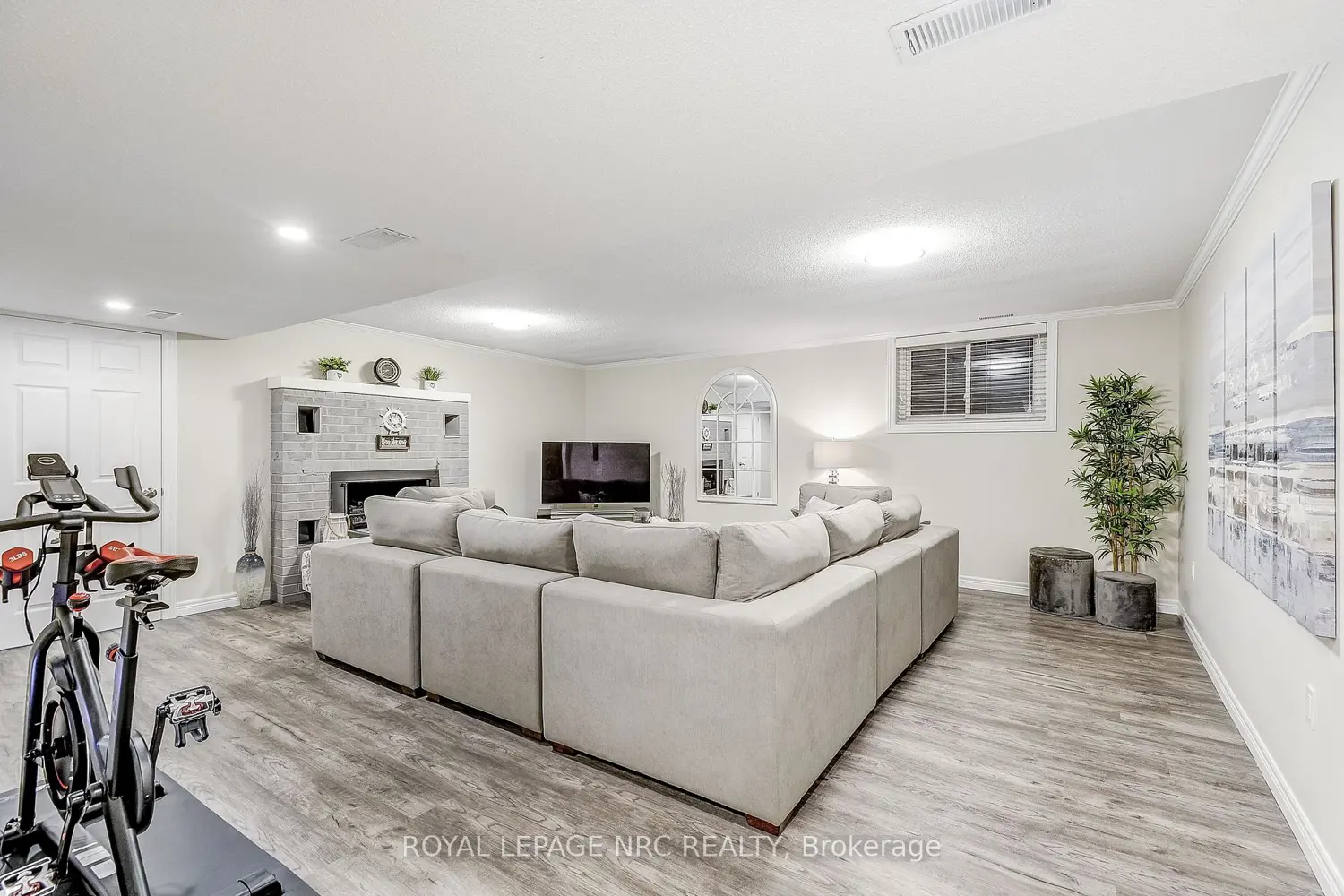 Additional image 8 of 10781 Lakeshore Road