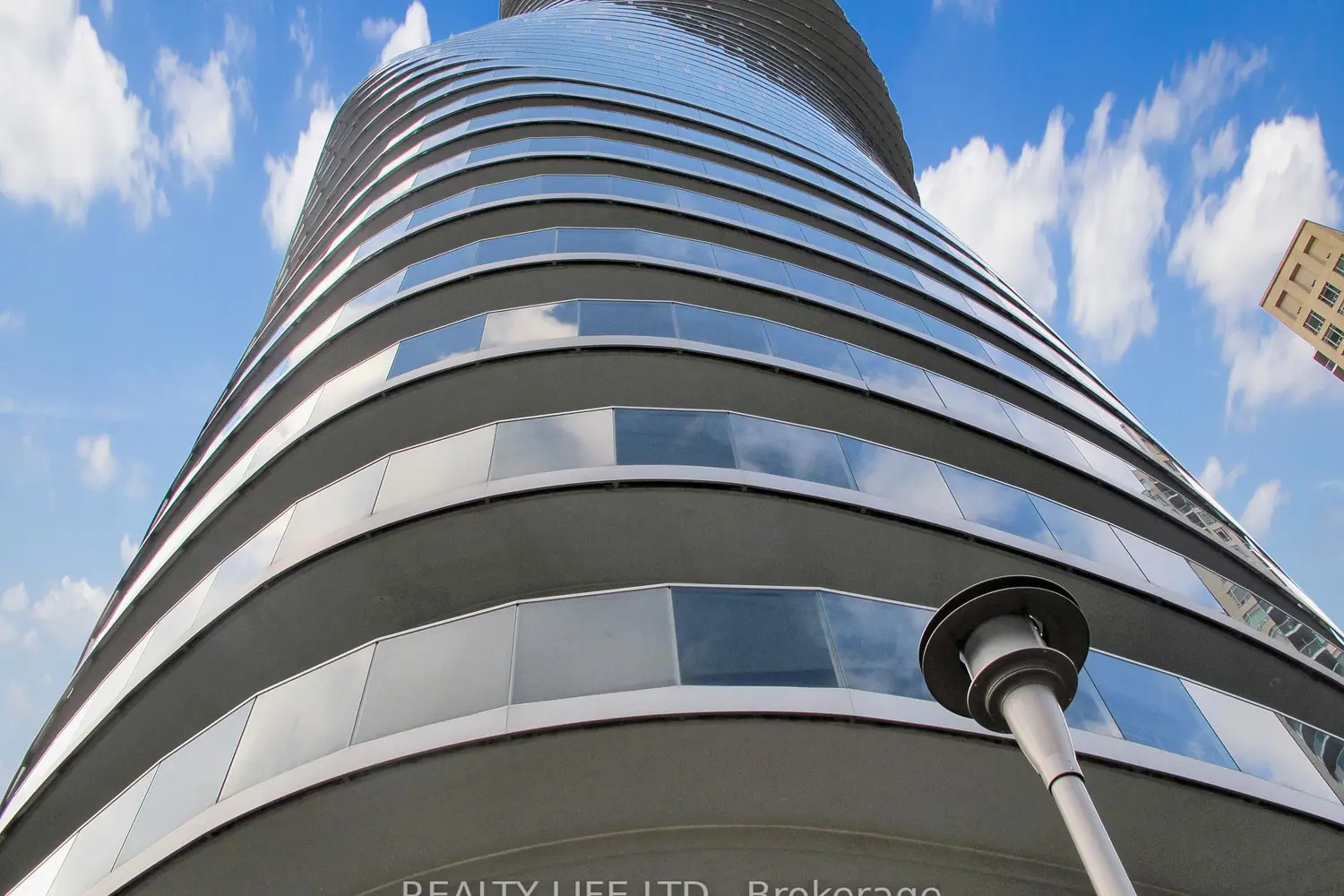 Additional image 18 of 60 Absolute Avenue 1401