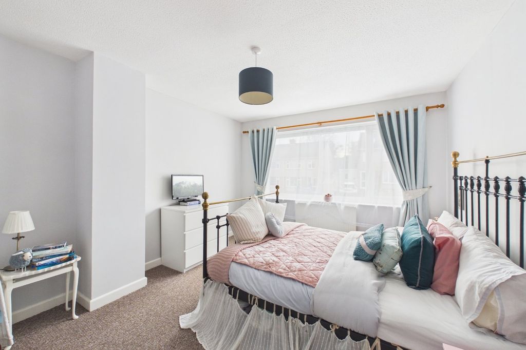 Additional image 5 of 3 bed semi-detached house to rentDavin Crescent, Pill, Bristol BS20