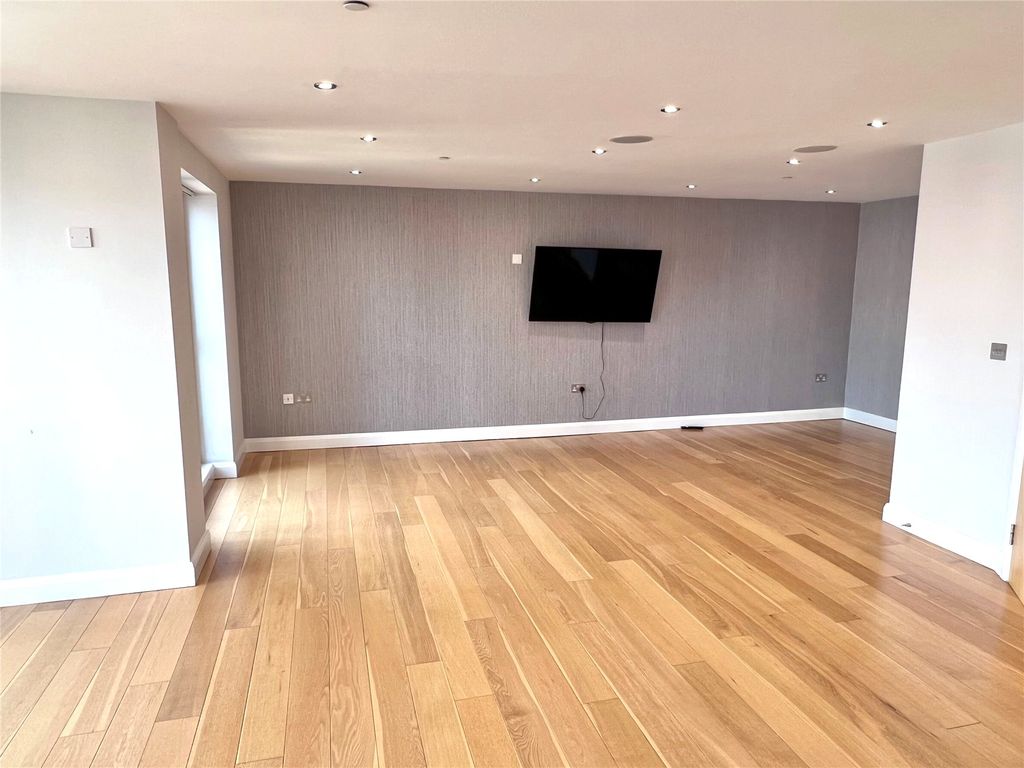 Additional image 7 of 2 bed flat to rentThorngate House, St Swithins Square, Lincoln LN2