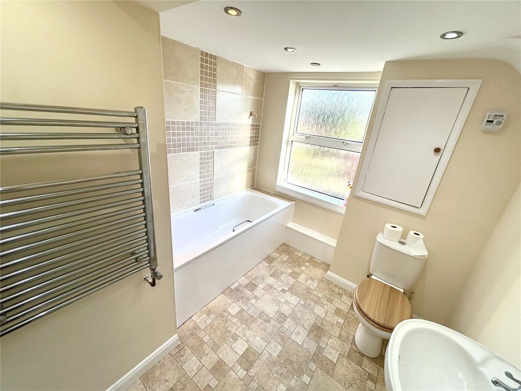Additional image 10 of 3 bed detached house to rentCommercial Street, Newtown, Powys SY16