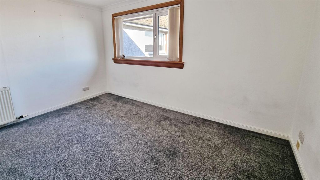 Additional image 10 of 3 bed terraced house to rentCromarty Court, Glenrothes KY6