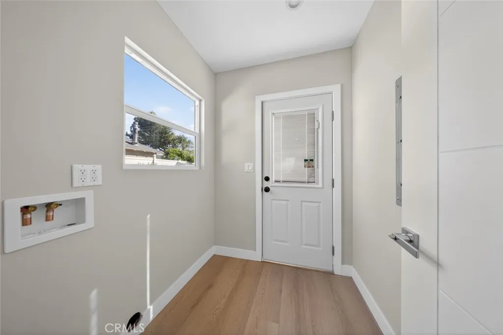 Additional image 8 of 6820 Jellico Avenue, Lake Balboa, CA 91406