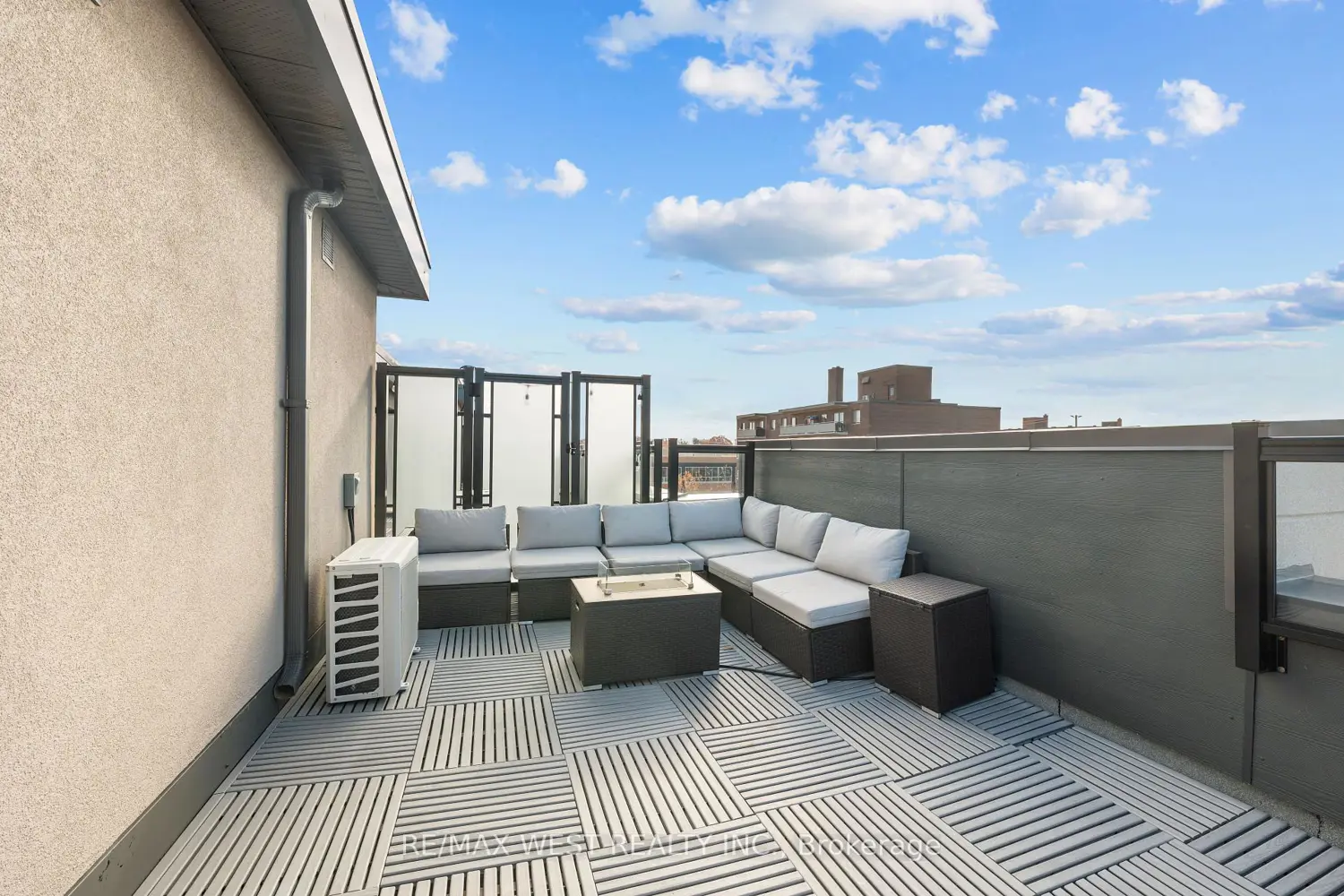 Additional image 17 of 1062 Douglas Mccurdy Common