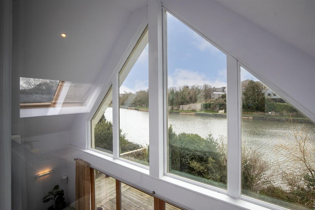 Additional image 23 of 4 bed property to rentParadise Row, Pembroke SA71