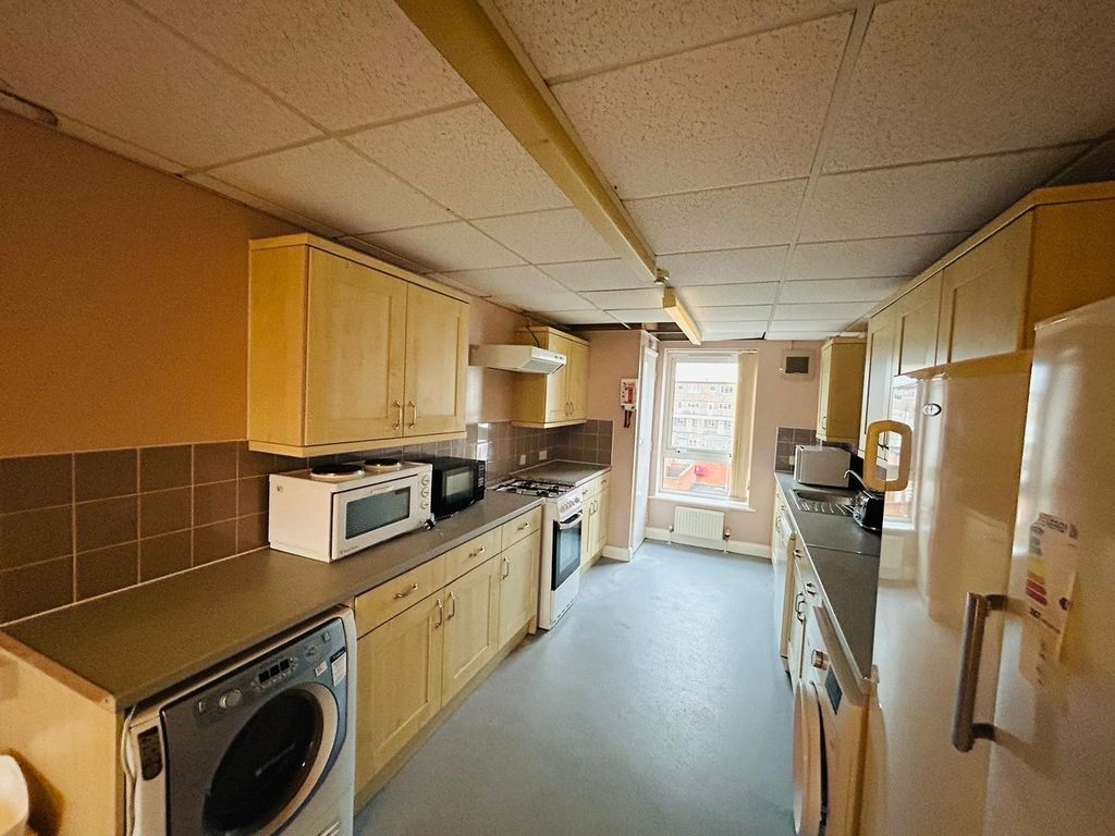 Additional image 3 of 7 bed flat to rentRanelagh Terrace, Leamington Spa CV31