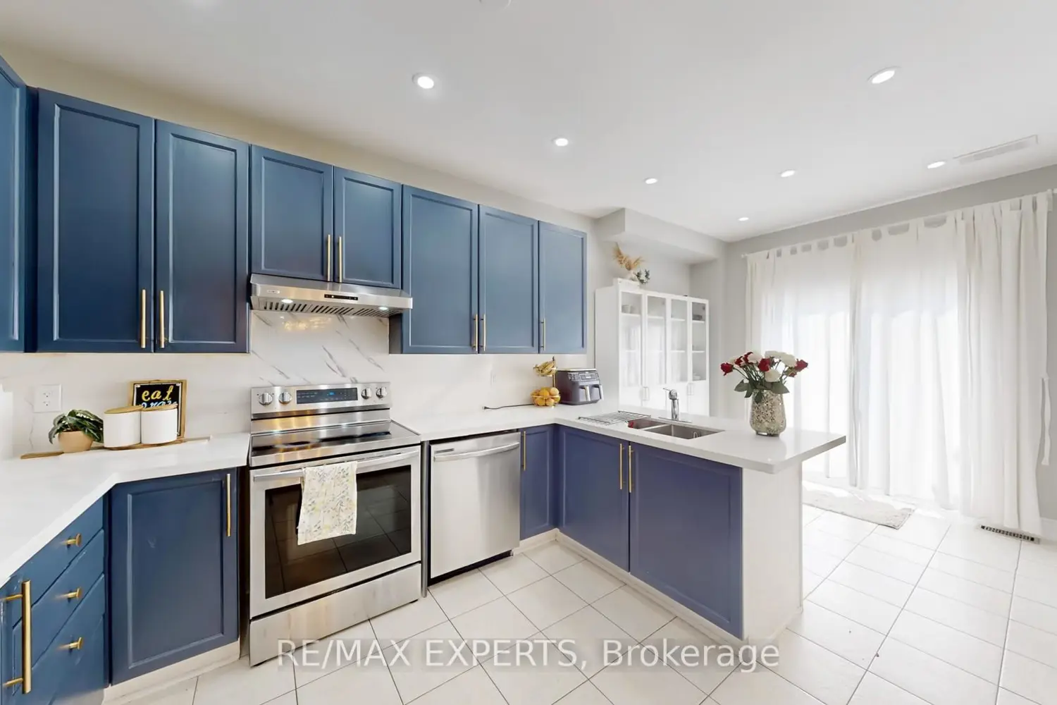 Additional image 6 of 2 Personna Circle