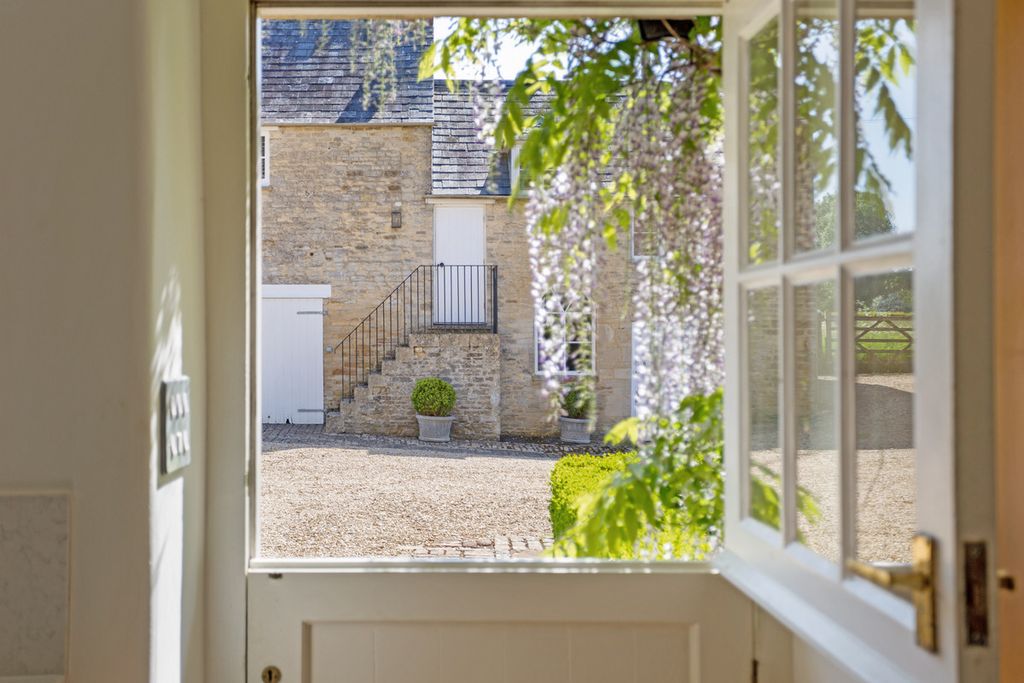 Additional image 22 of 6 bed detached house to rentCirencester, Gloucestershire GL7