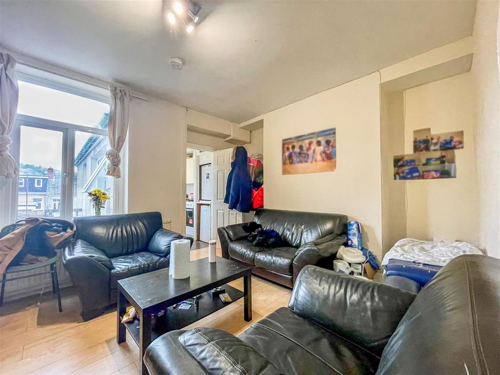 4 bed shared accommodation to rentKing Street, Pontypridd CF37 photo 3