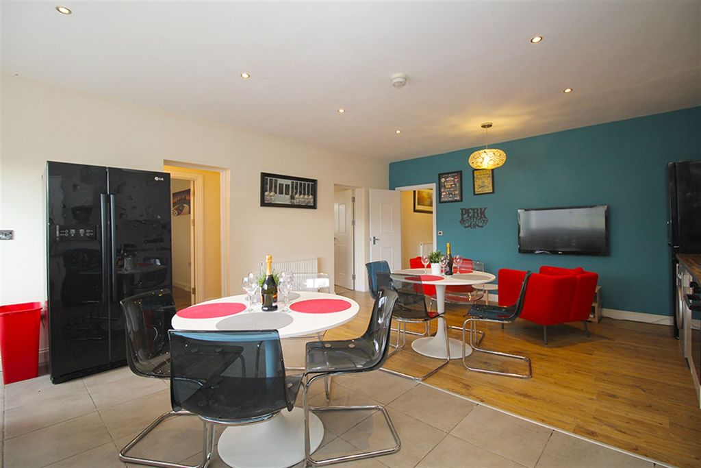 Additional image 9 of 9 bed town house to rentCarington Street, Loughborough LE11