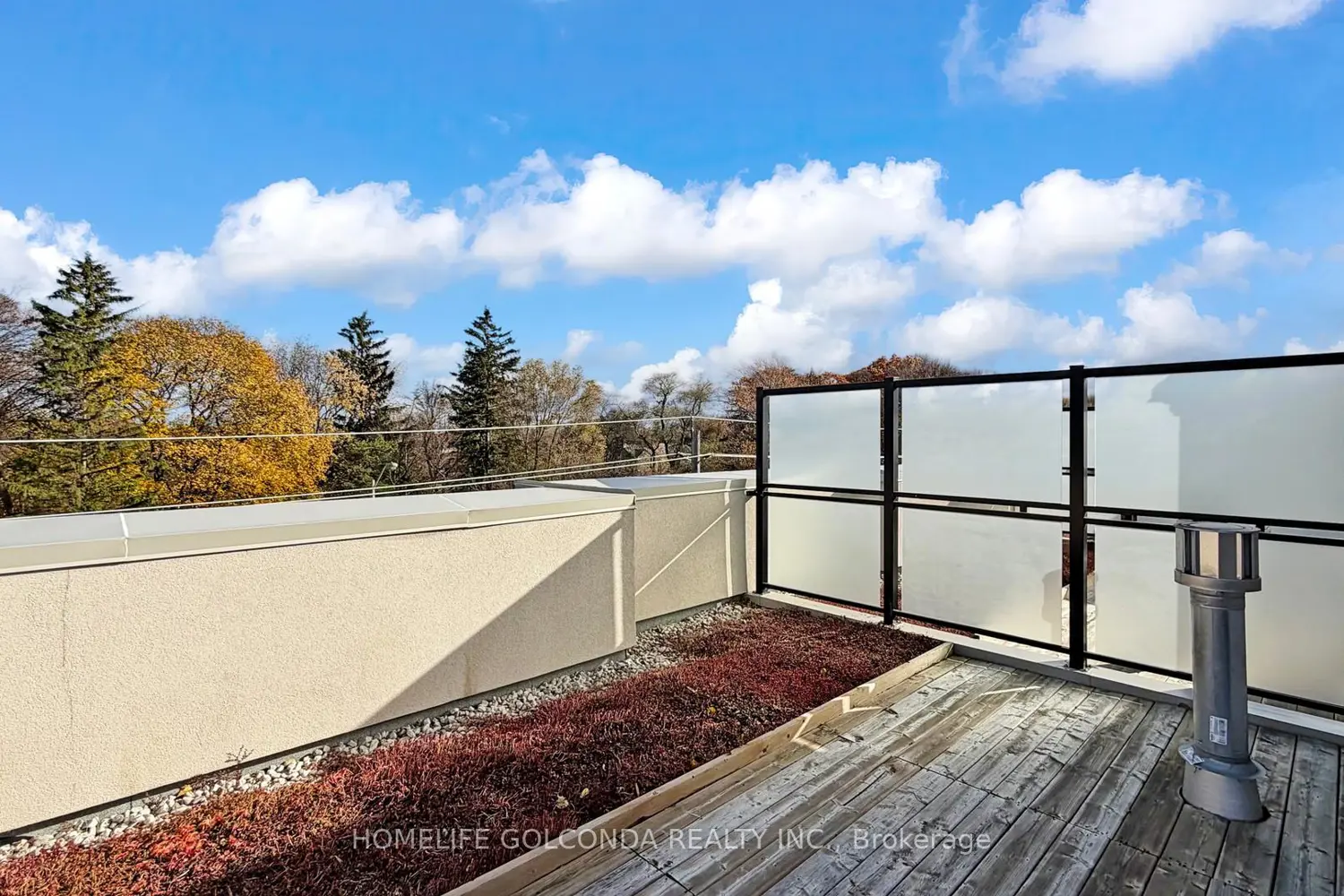 Additional image 19 of 2466B Bayview Avenue