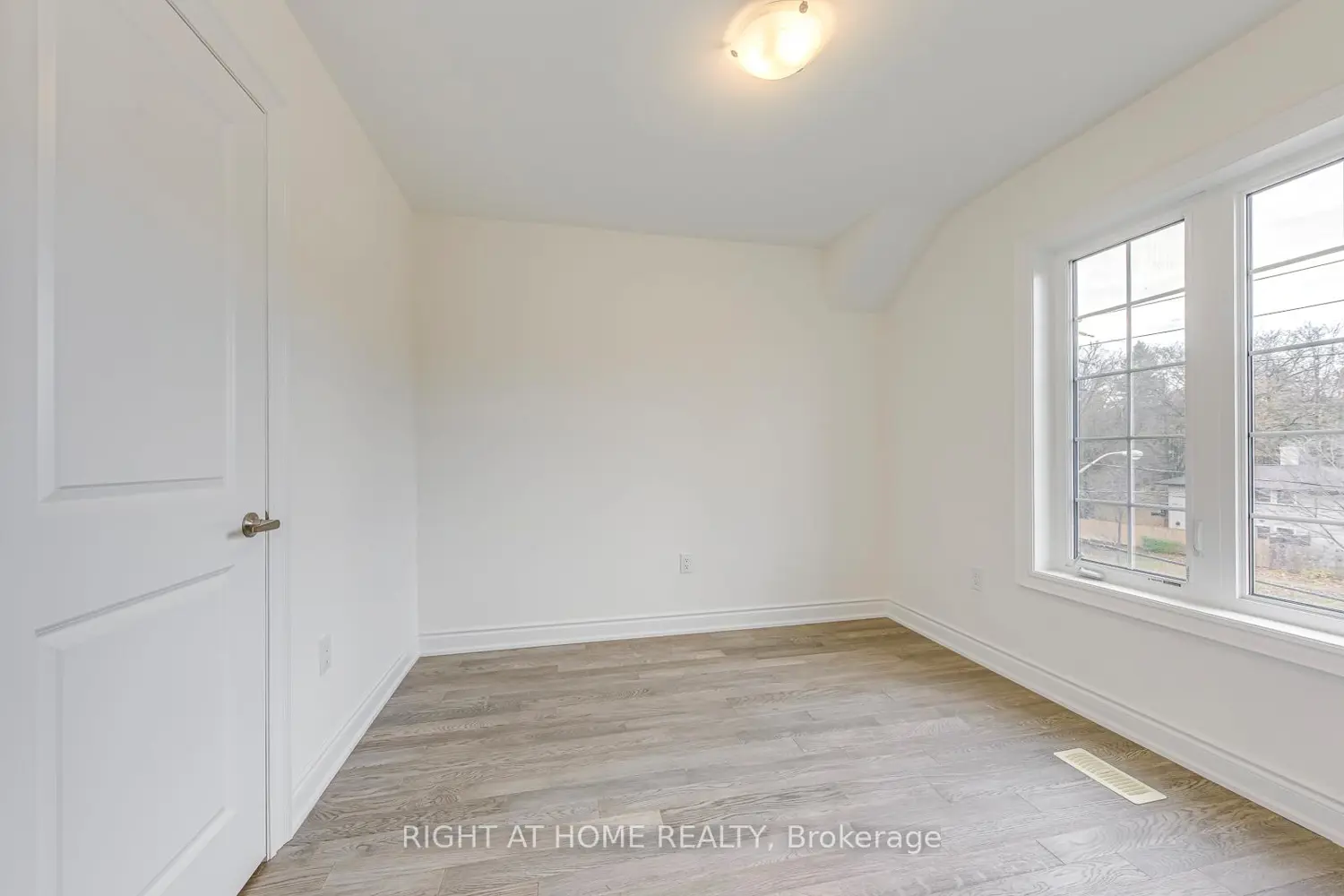 Additional image 14 of 2581 Islington Avenue