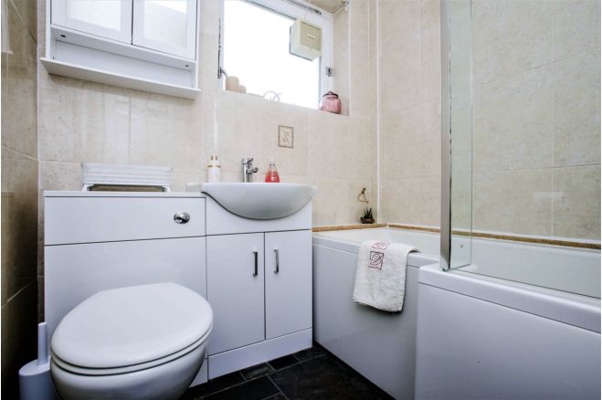 Additional image 7 of 3 Bed Flat, Thornwood Place, G11, N1 7GU