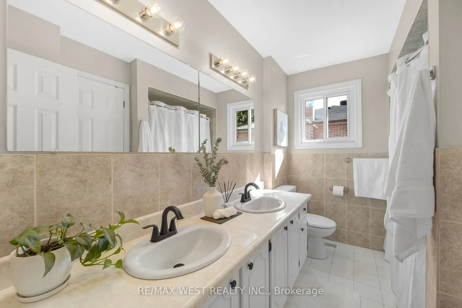 Additional image 11 of 2388 Carlanne Place