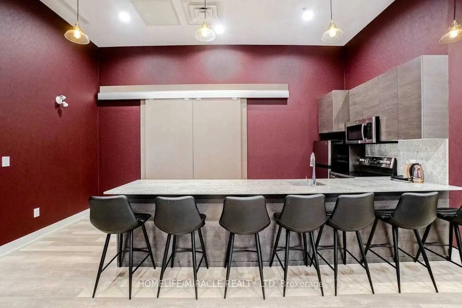 Additional image 13 of 560 North Service Road #602