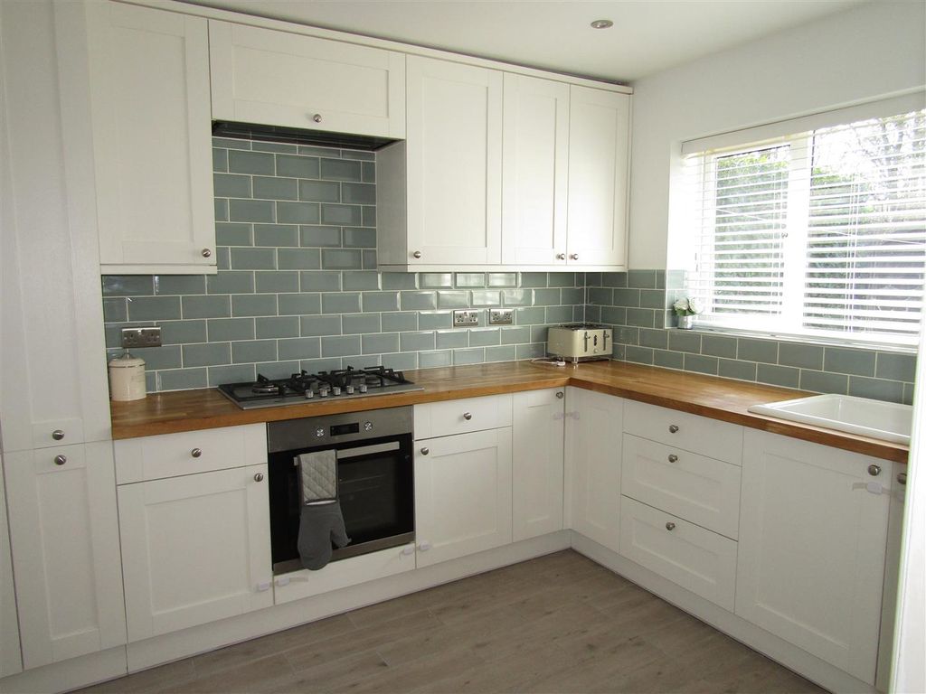 Additional image 2 of 4 bed detached house to rentAbel Close, Boroughbridge, York YO51