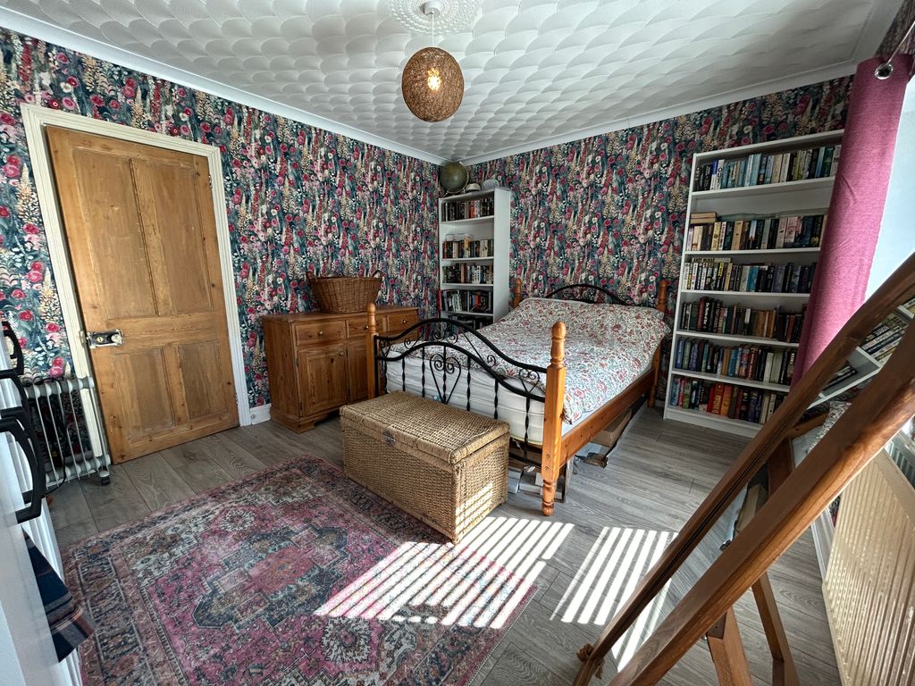 Additional image 7 of 2 bed property to rentGeorge Street, Milford Haven SA73