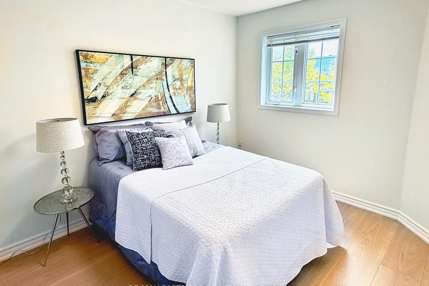 Additional image 11 of 516 Bur Oak Avenue